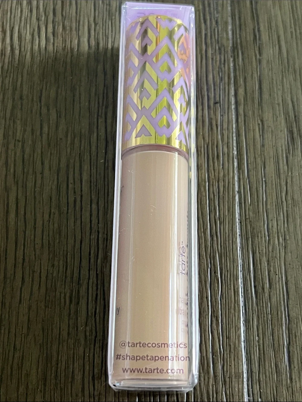24-Hour Hydrating Concealer - 22N light neutral Shade